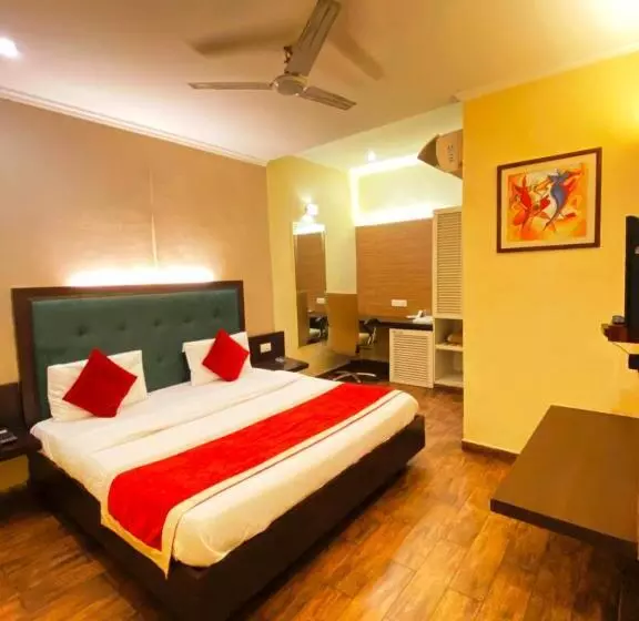 Status Business Hotel   Naveen Market