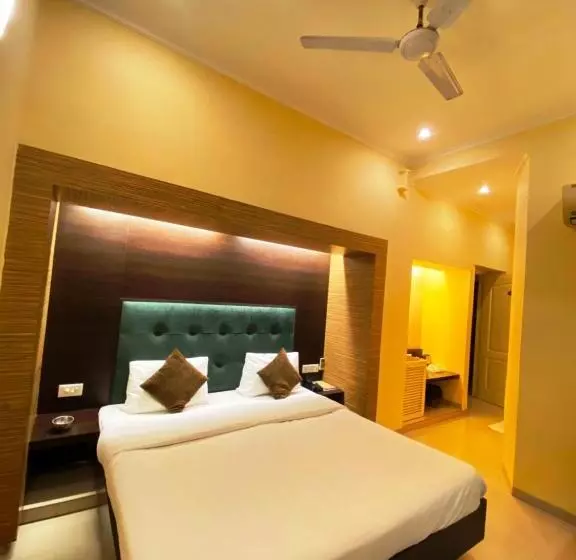 Status Business Hotel   Naveen Market