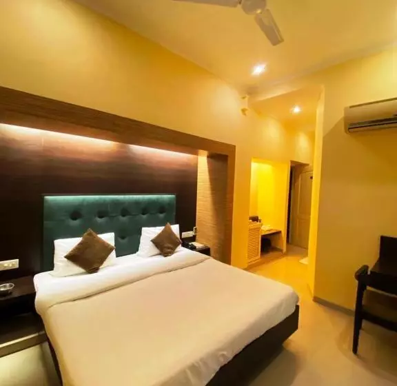 Status Business Hotel   Naveen Market