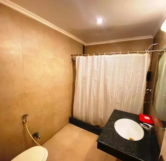Status Business Hotel   Naveen Market