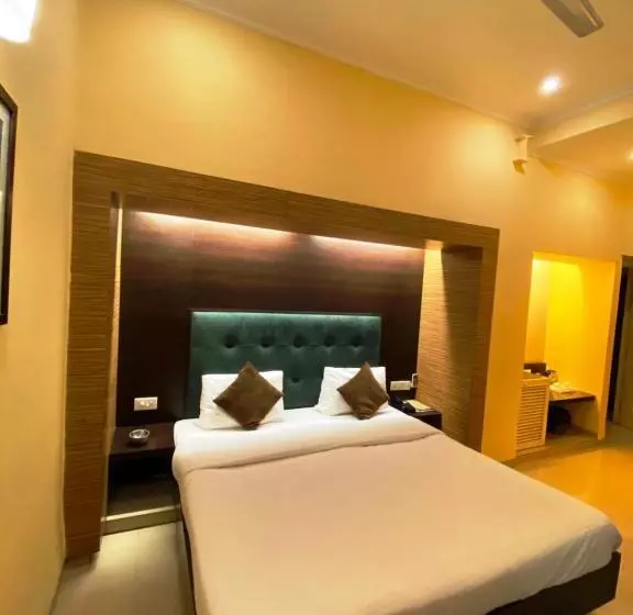 Status Business Hotel   Naveen Market