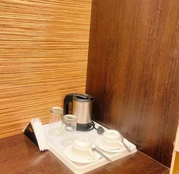 Status Business Hotel   Naveen Market