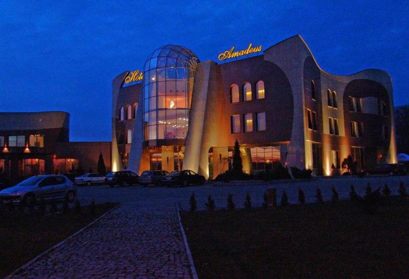 Отель Amadeus
