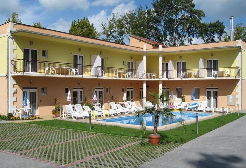 בית מלון כפרי Beach