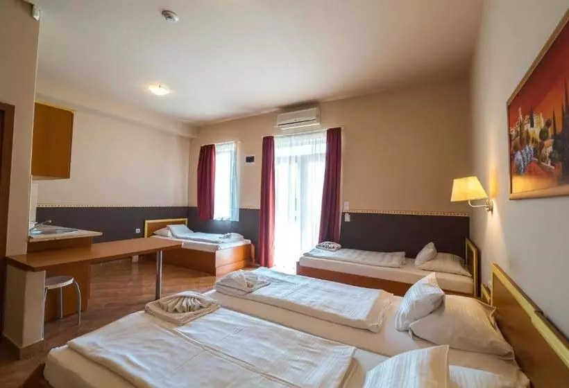 בית מלון כפרי Beach