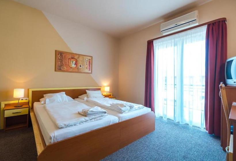 בית מלון כפרי Beach