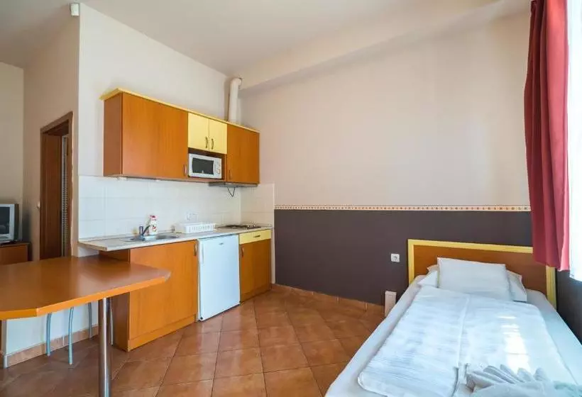 בית מלון כפרי Beach