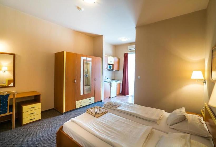 בית מלון כפרי Beach