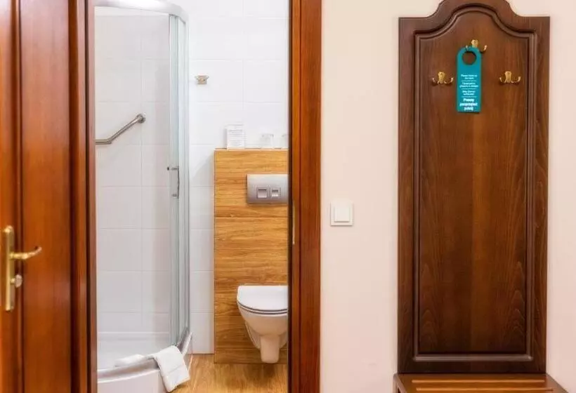 فندق Dworek Skawiński