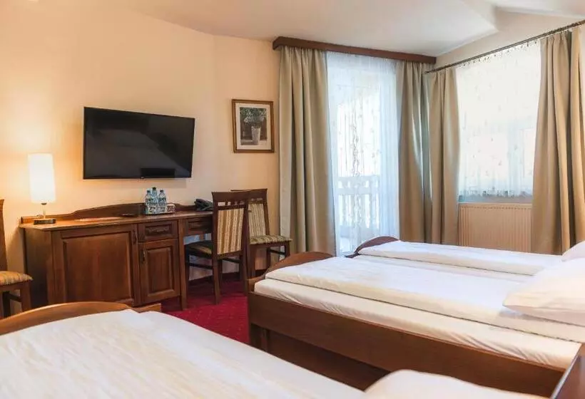 فندق Dworek Skawiński