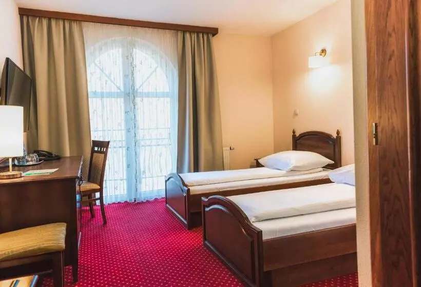 فندق Dworek Skawiński