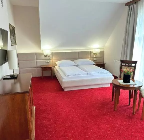 Отель Dworek Skawiński