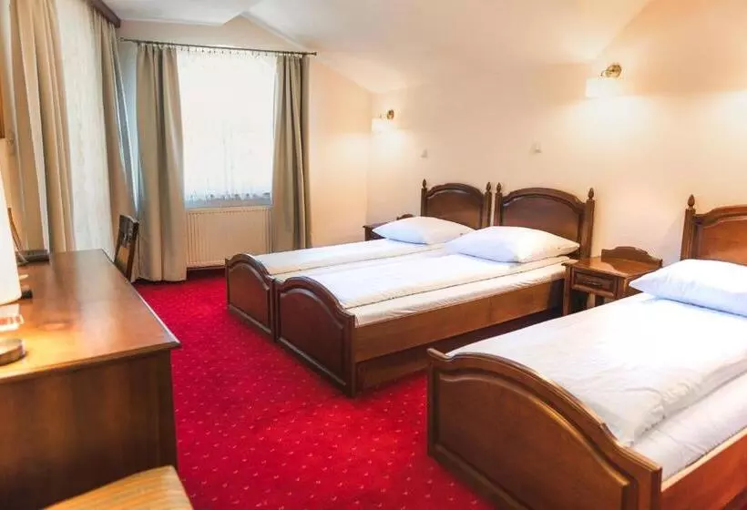 فندق Dworek Skawiński