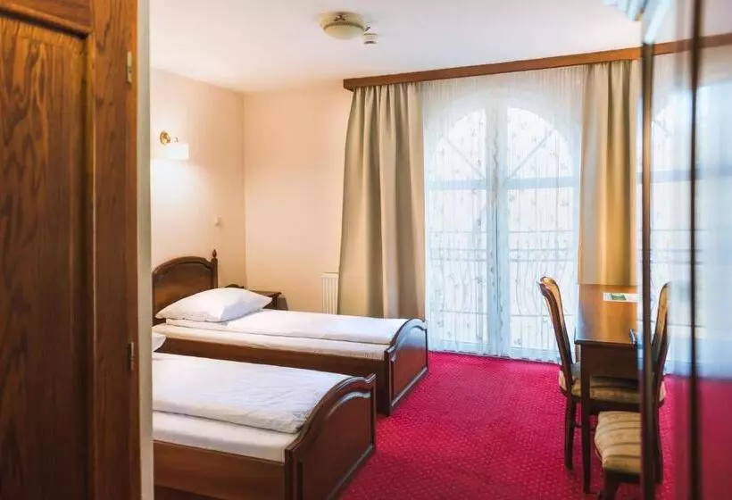 Отель Dworek Skawiński