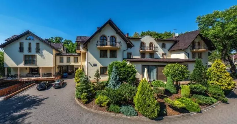 فندق Dworek Skawiński