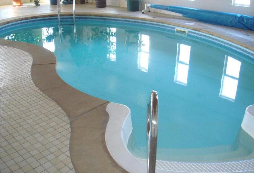 هتل Golden Village Lodge