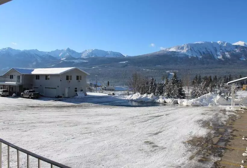 בית מלון כפרי Golden Village Lodge