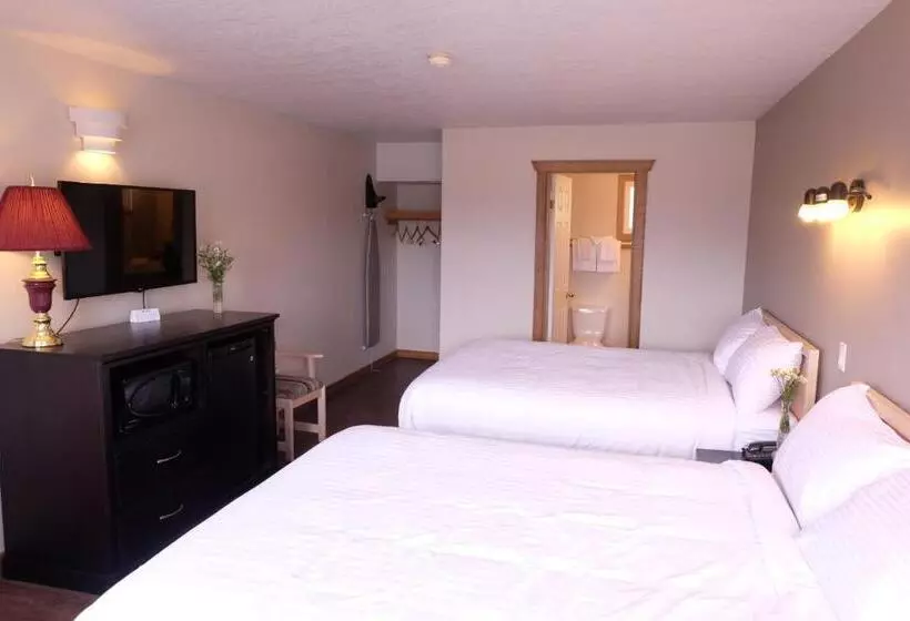 בית מלון כפרי Golden Village Lodge