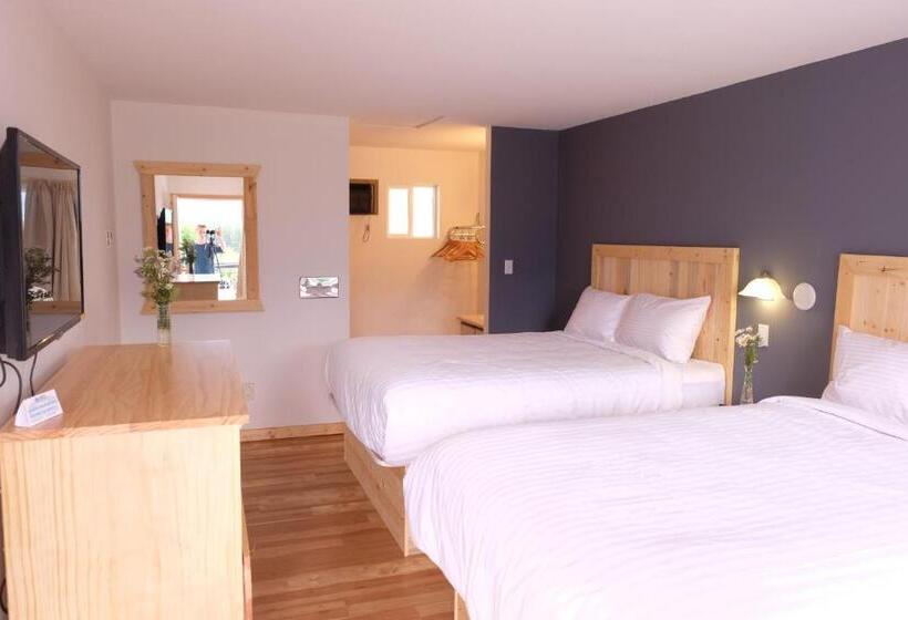 هتل Golden Village Lodge