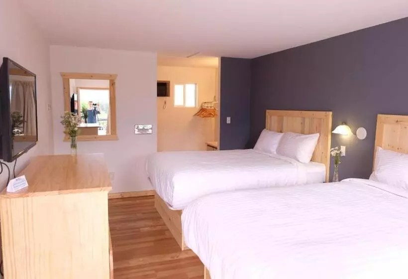 בית מלון כפרי Golden Village Lodge