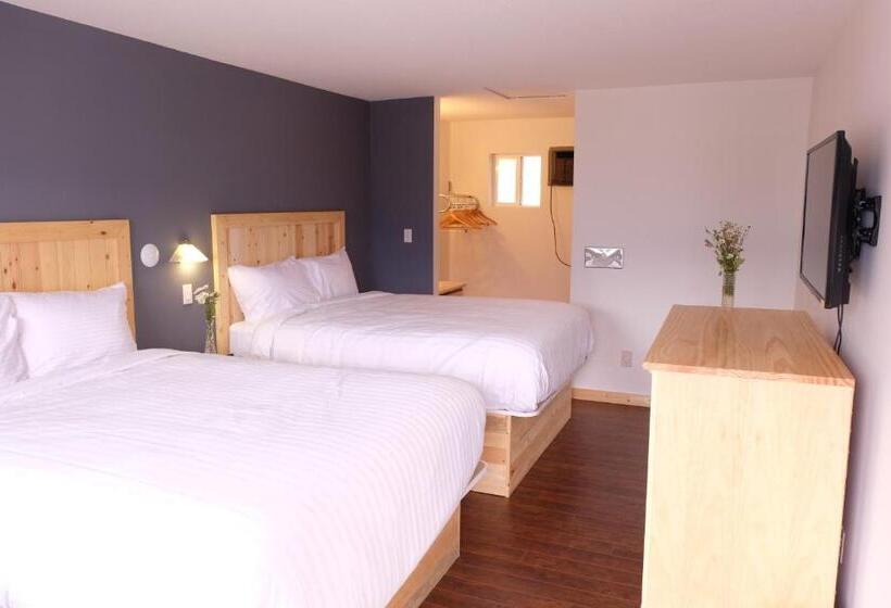 هتل Golden Village Lodge