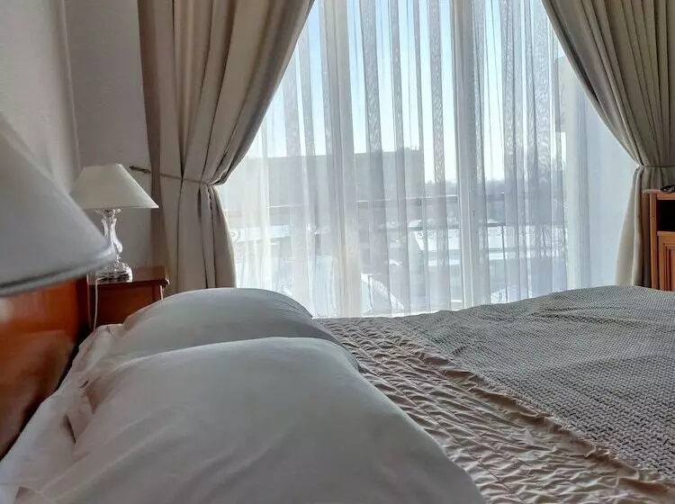 هتل Palace Ukraine