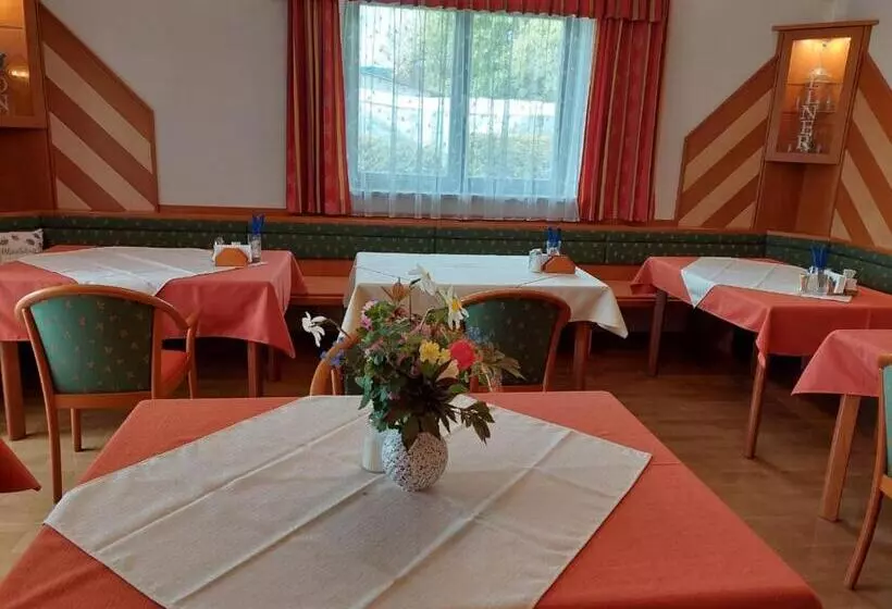 Hotel Pension Maria Wallner