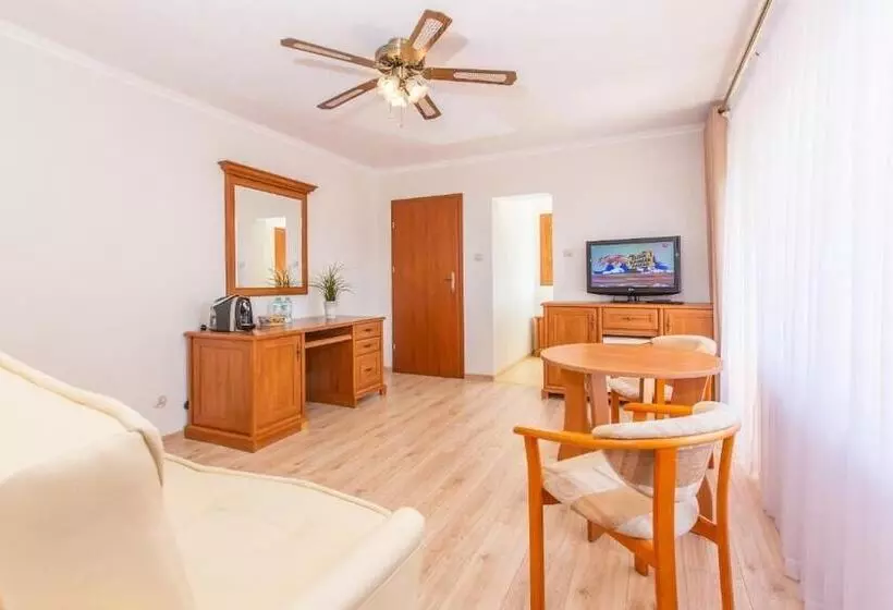 ホテル Apartament Rades