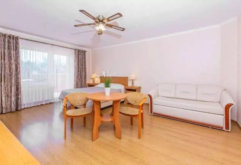 ホテル Apartament Rades