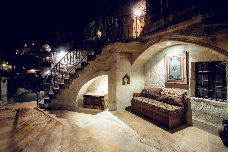 هتل Sultan Cave Suites