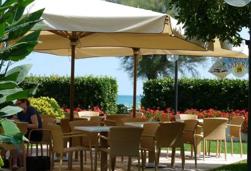 Una Hotels Imperial Beach Fano