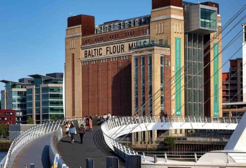 Exclusive 4 Bed House 10 Minutes From Newcastle