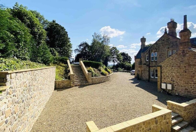 Exclusive 4 Bed House 10 Minutes From Newcastle