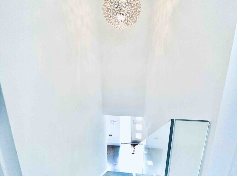 Exclusive 4 Bed House 10 Minutes From Newcastle