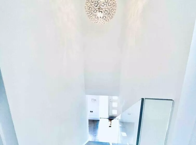 Exclusive 4 Bed House 10 Minutes From Newcastle