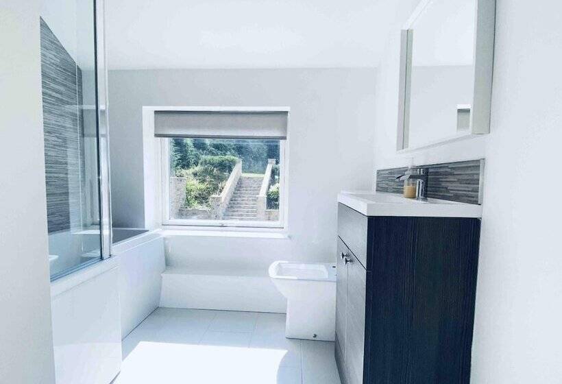 Exclusive 4 Bed House 10 Minutes From Newcastle