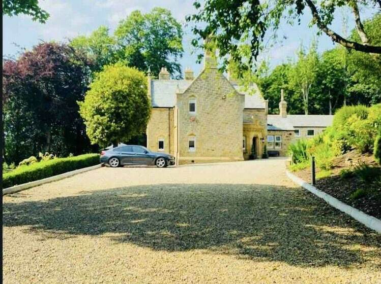 Exclusive 4 Bed House 10 Minutes From Newcastle