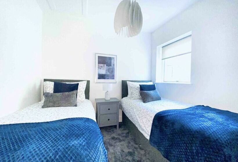 Exclusive 4 Bed House 10 Minutes From Newcastle