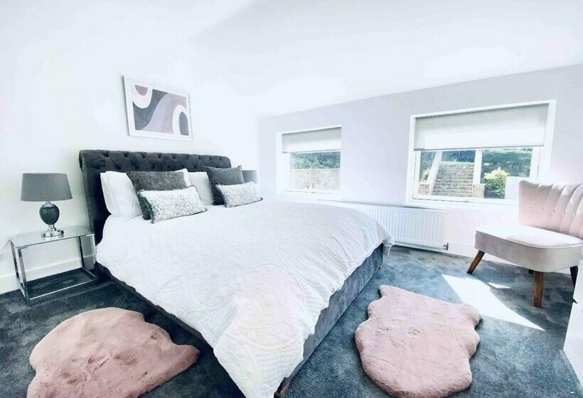 Exclusive 4 Bed House 10 Minutes From Newcastle