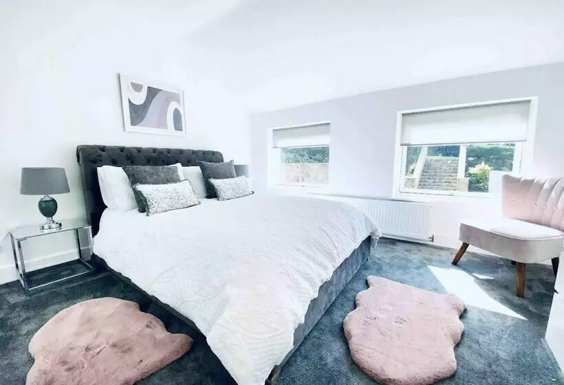 Exclusive 4 Bed House 10 Minutes From Newcastle