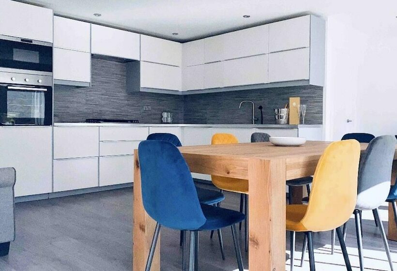 Exclusive 4 Bed House 10 Minutes From Newcastle