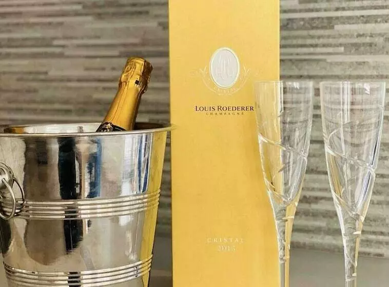 Exclusive 4 Bed House 10 Minutes From Newcastle