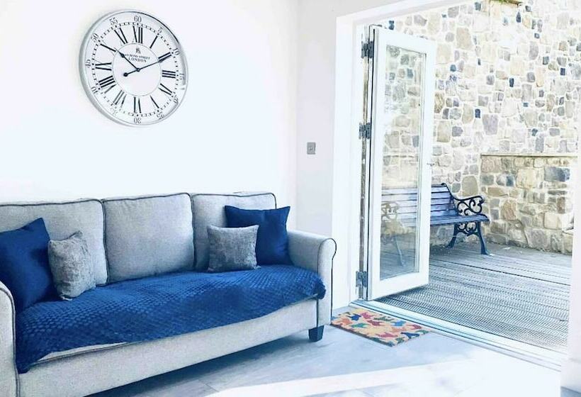 Exclusive 4 Bed House 10 Minutes From Newcastle