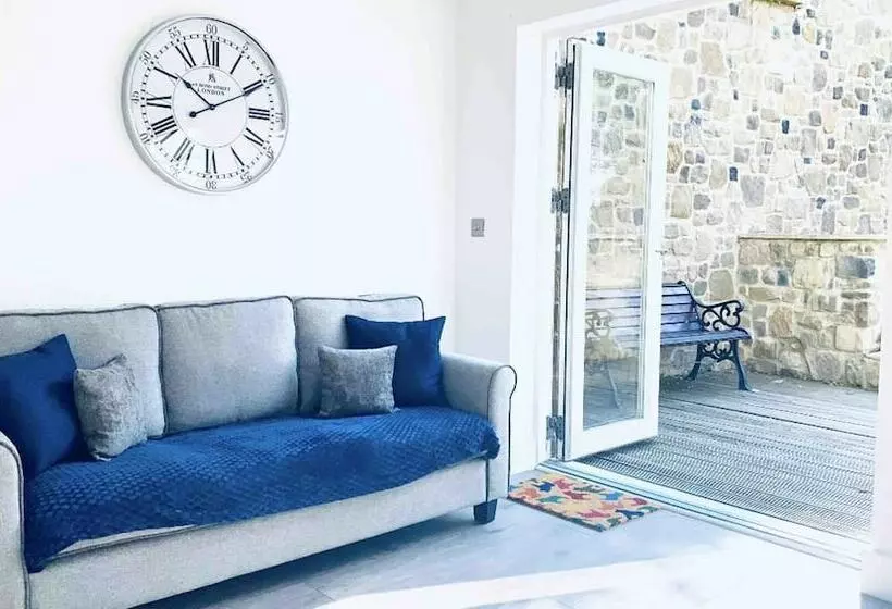 Exclusive 4 Bed House 10 Minutes From Newcastle