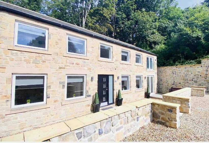 Exclusive 4 Bed House 10 Minutes From Newcastle