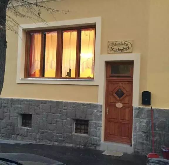 پانسیون Bazilika Vendégház