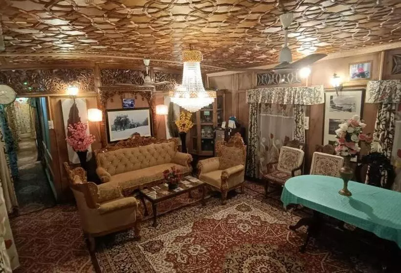 Hotelli Heritage Geneva House Boat