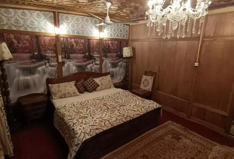 Hotelli Heritage Geneva House Boat