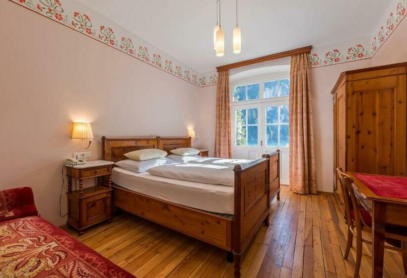 Отель Lago Di Braies