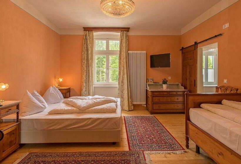 Отель Lago Di Braies